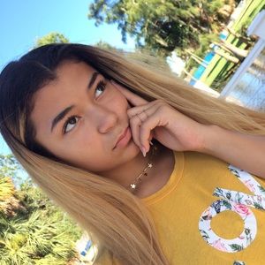 Meet your Posher, Desiree